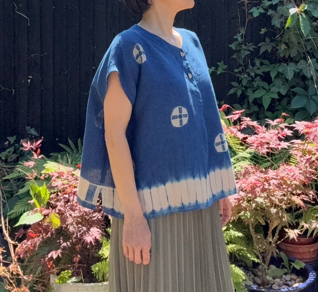 Juji - Irish linen pullover shibori dyed with organic indigo