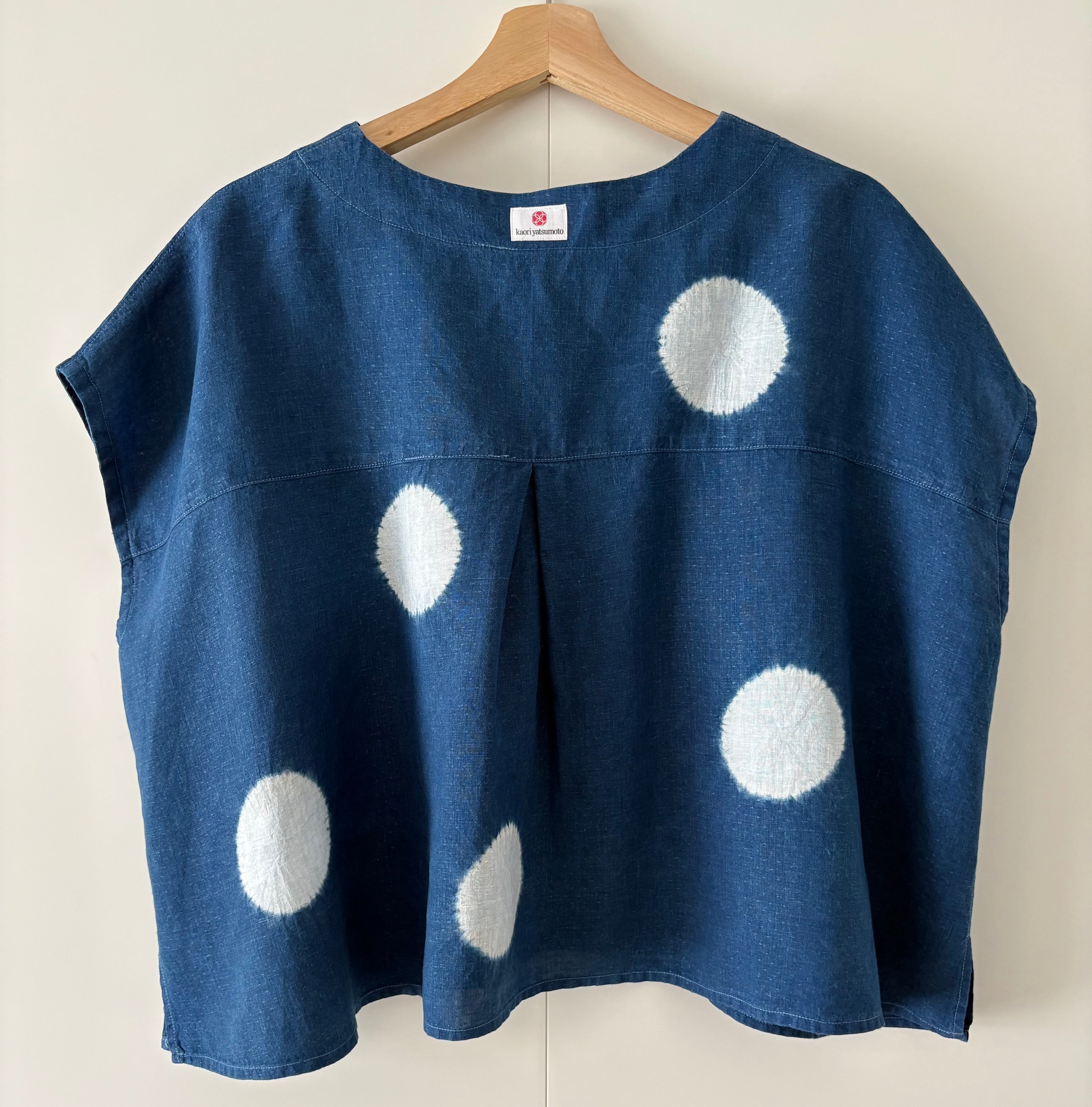 Maru - Irish linen pullover Shibori dyed with indigo