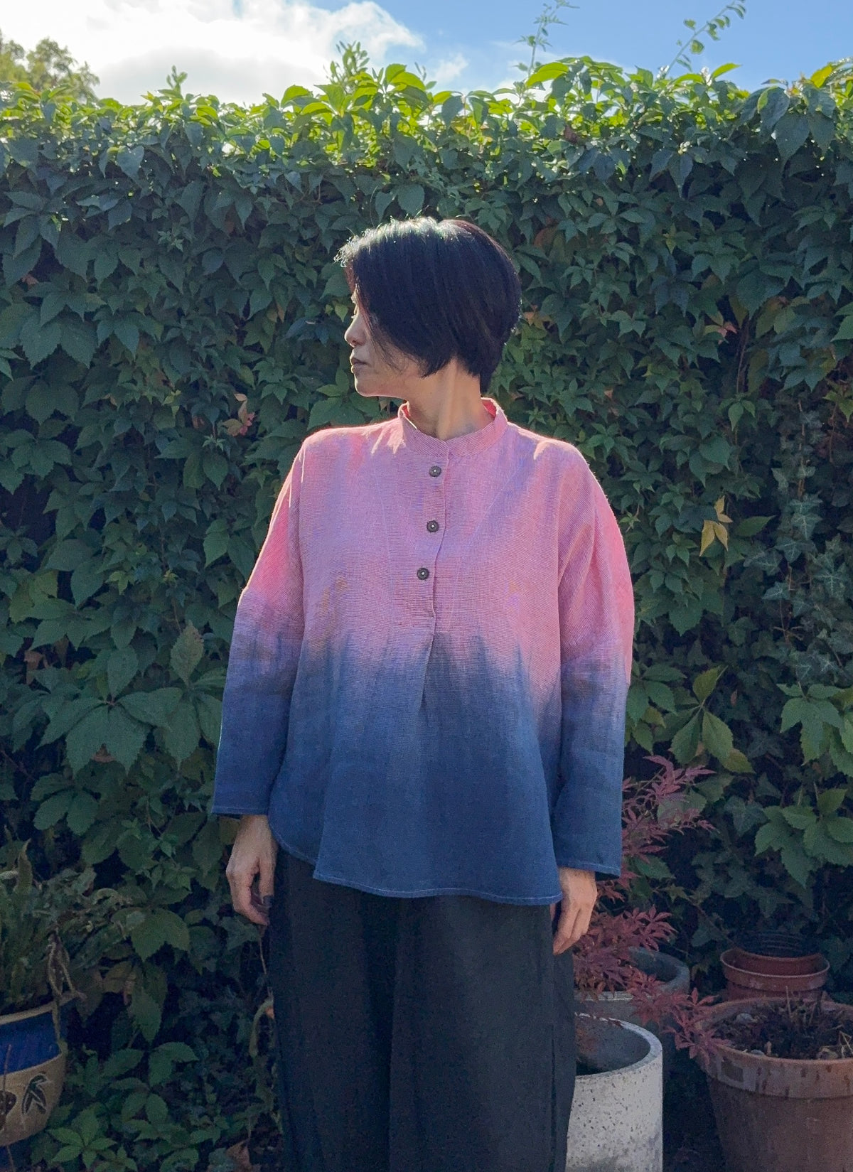 Akafuji 赤富士 - Red dogtooth checked Irish linen pullover dyed with organic indigo