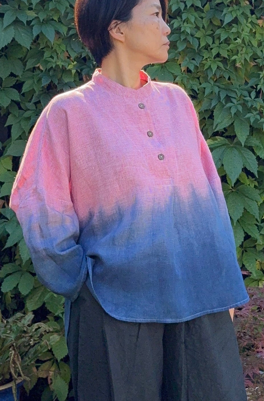 Akafuji 赤富士 - Red dogtooth checked Irish linen pullover dyed with organic indigo
