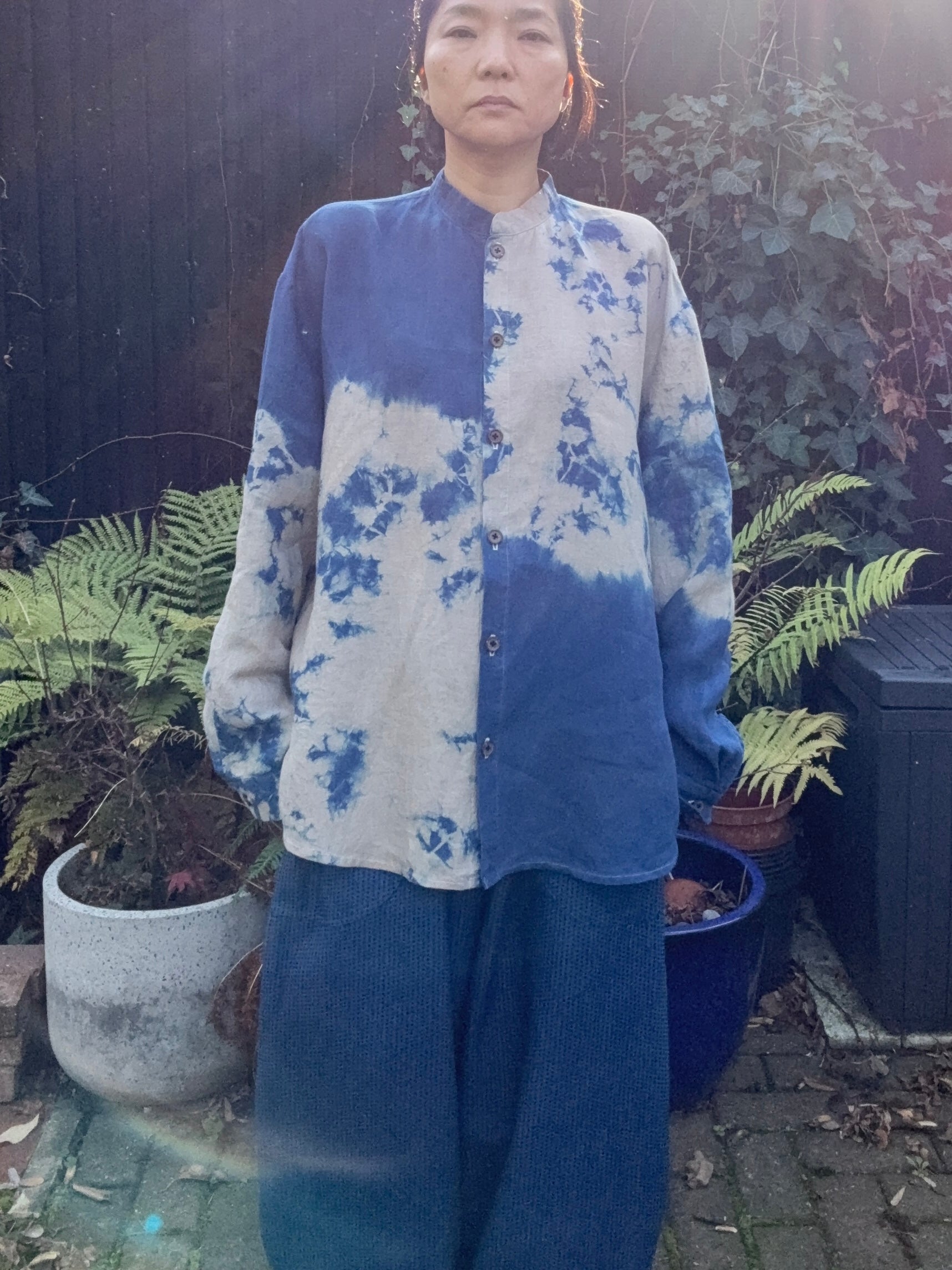 Red Irish linen shirt dyed with organic indigo Men's  Large  image 3