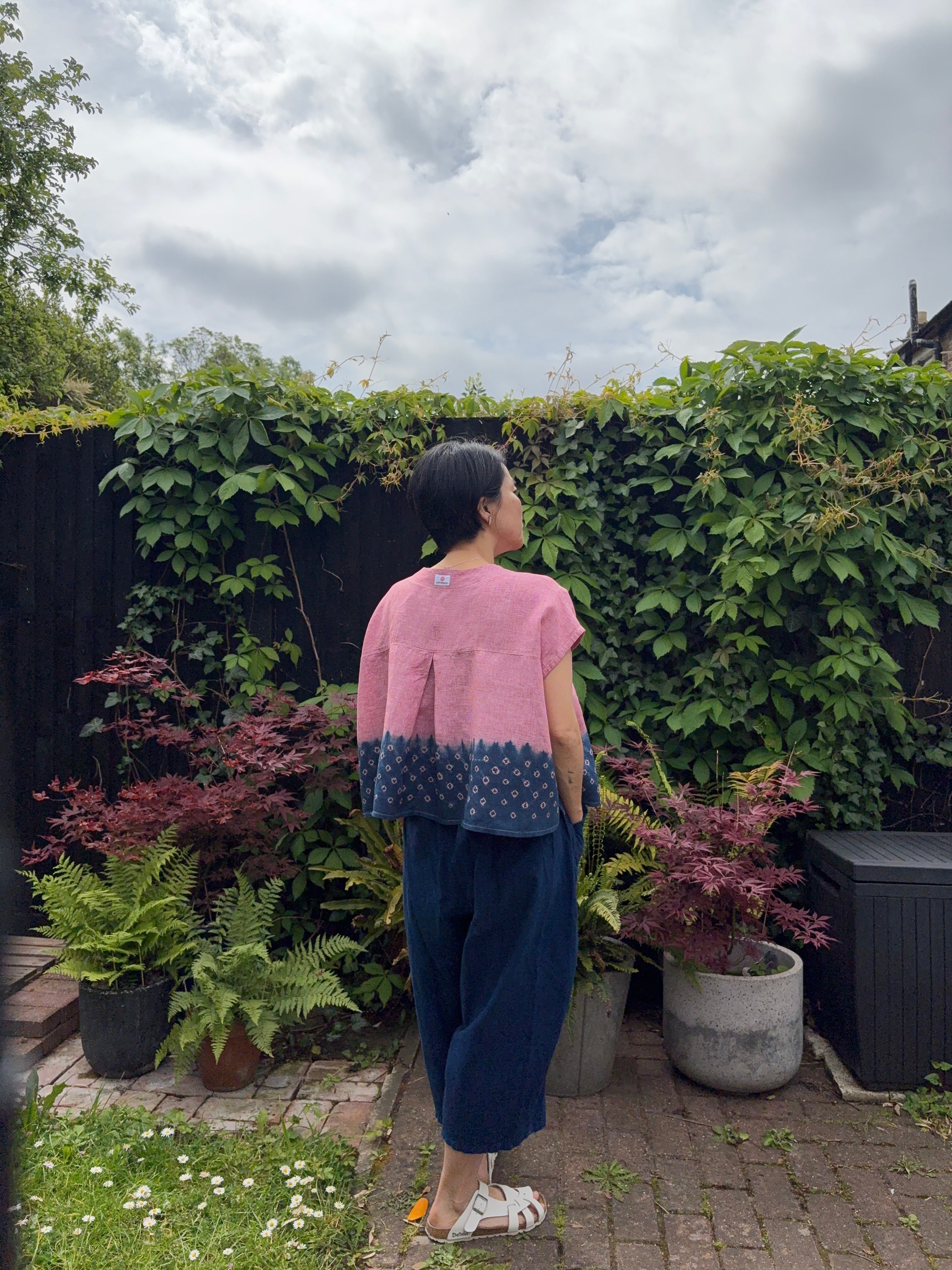Kanoko Aka - red dogtooth check Irish linen pullover shibori dyed with organic indigo