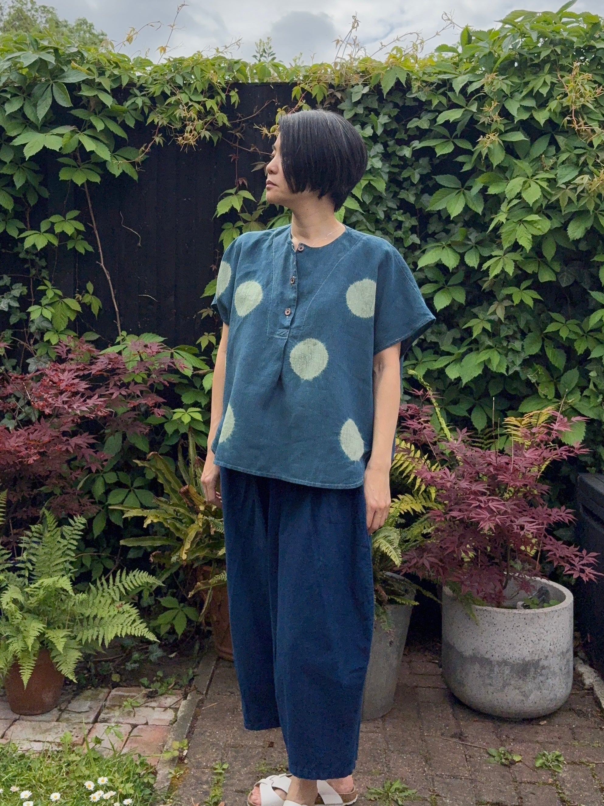 Maru Midori  - Green cross Irish linen pullover shibori dyed with organic indigo
