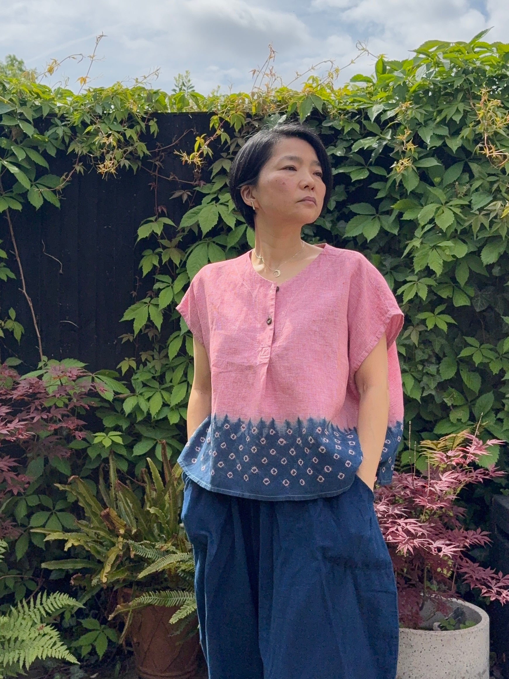 Kanoko Aka - red dogtooth check Irish linen pullover shibori dyed with organic indigo