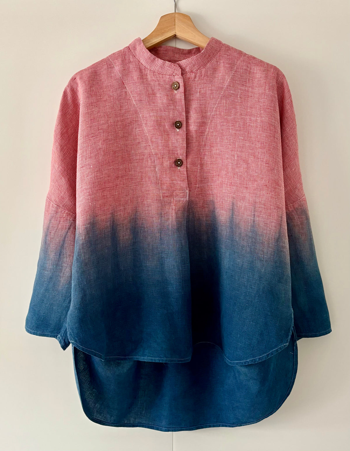 Akafuji 赤富士 - Red dogtooth checked Irish linen pullover dyed with organic indigo