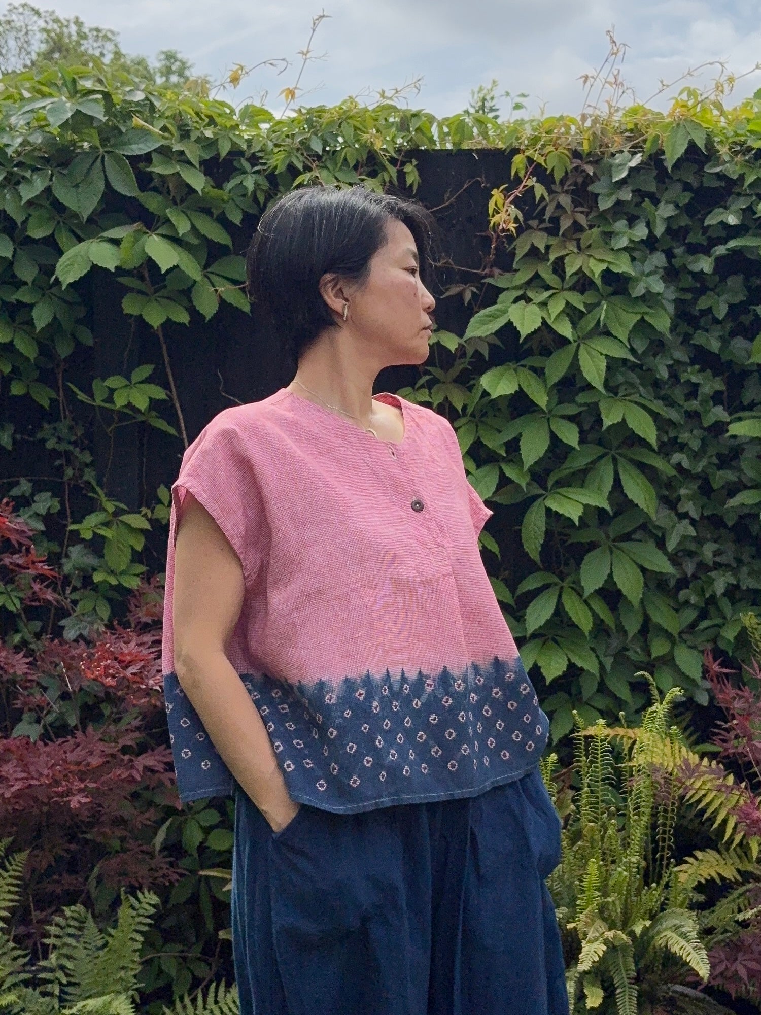 Kanoko Aka - red dogtooth check Irish linen pullover shibori dyed with organic indigo