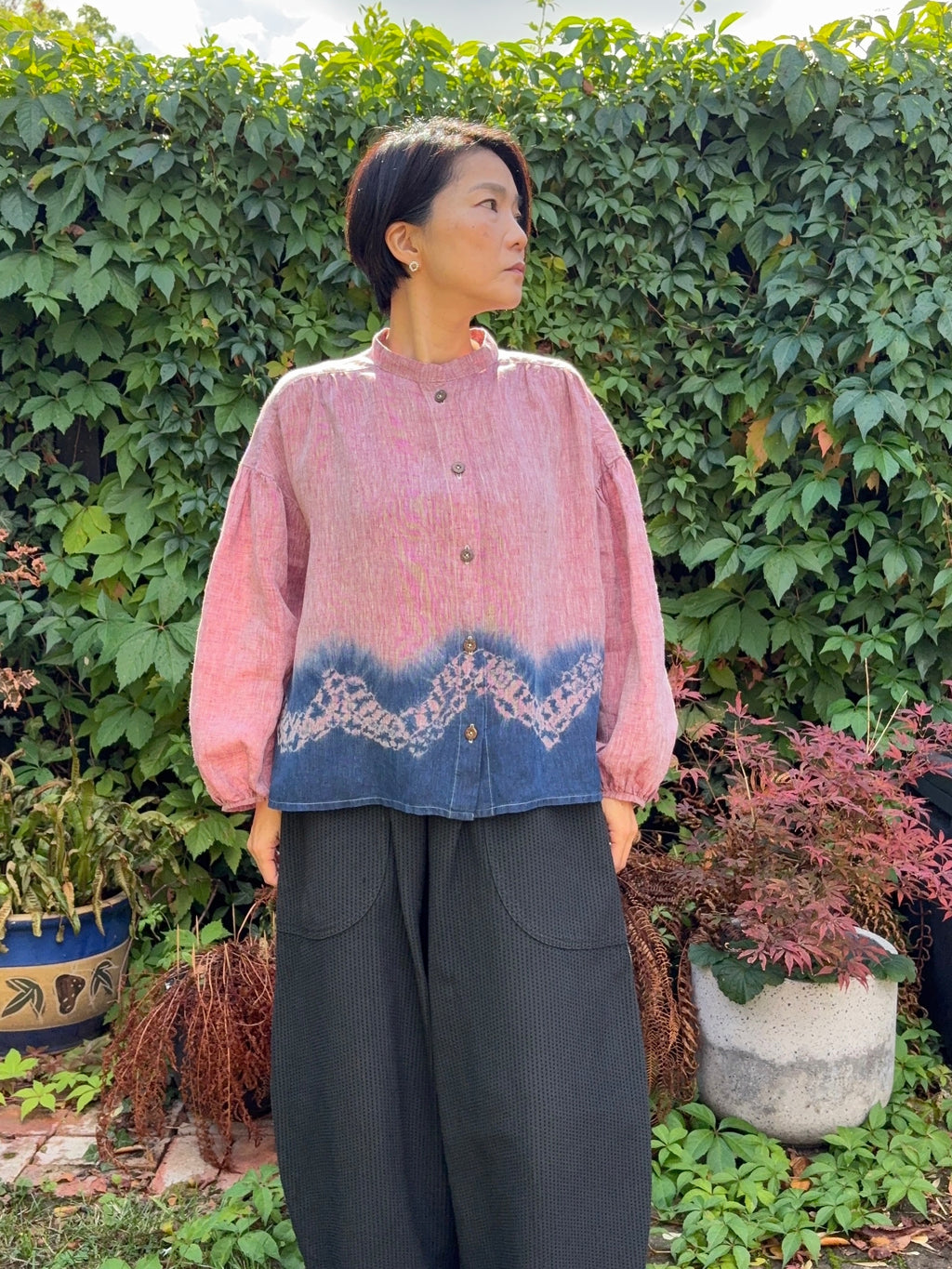 Tsunagu 繋ぐ- connected - Red chambray Irish linen blouse Shibori dyed with organic indigo