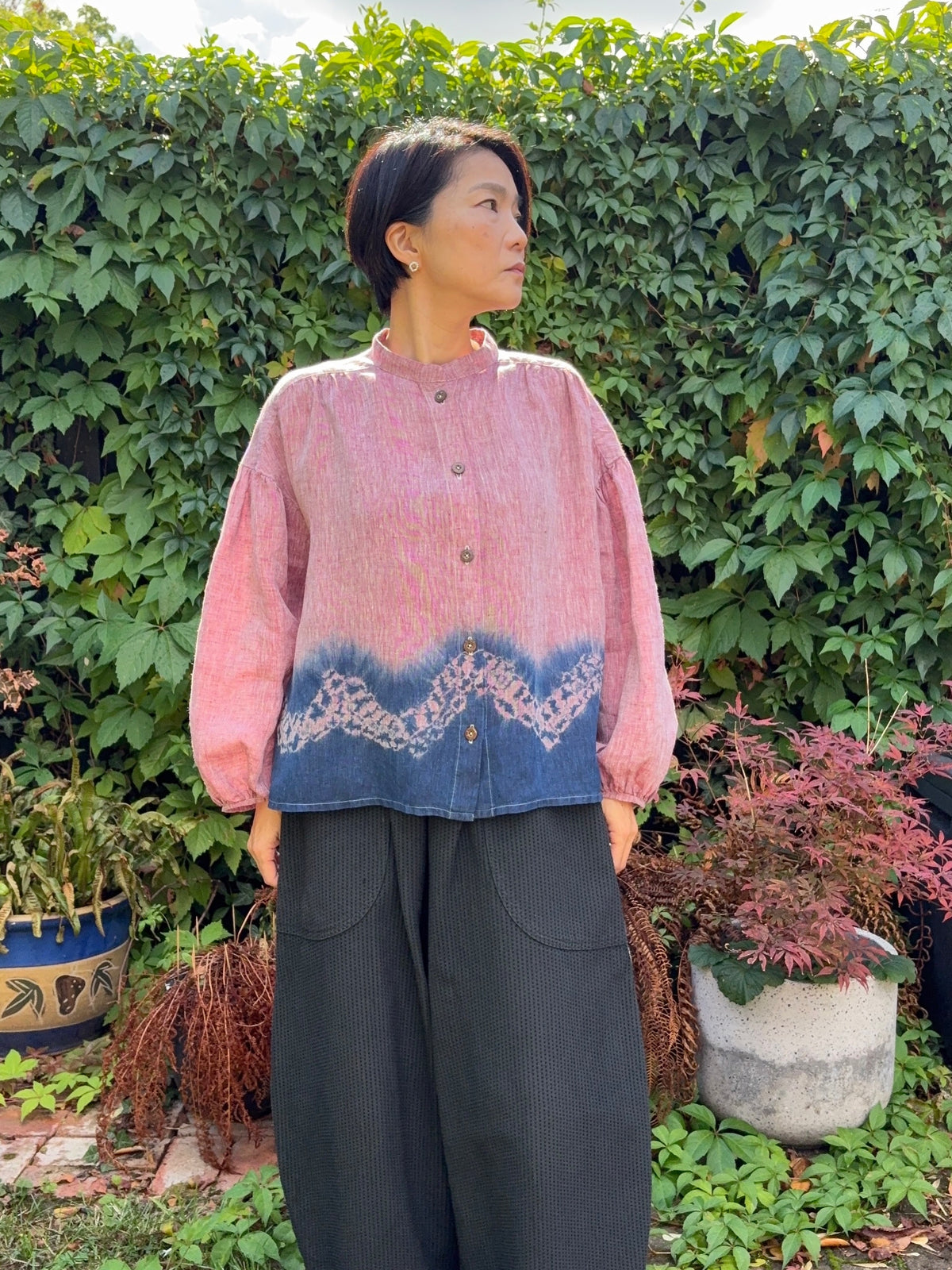 Tsunagu 繋ぐ- connected - Red chambray Irish linen blouse Shibori dyed with organic indigo