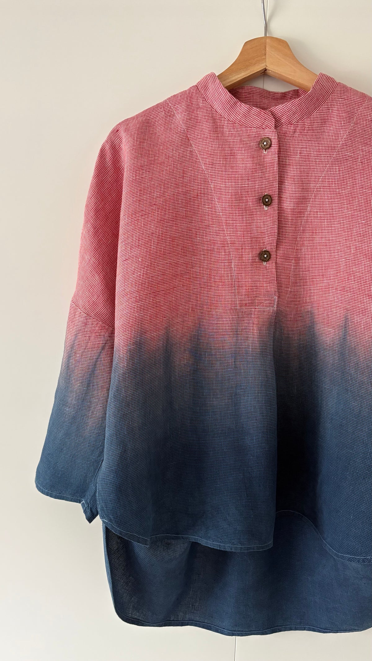 Akafuji 赤富士 - Red dogtooth checked Irish linen pullover dyed with organic indigo