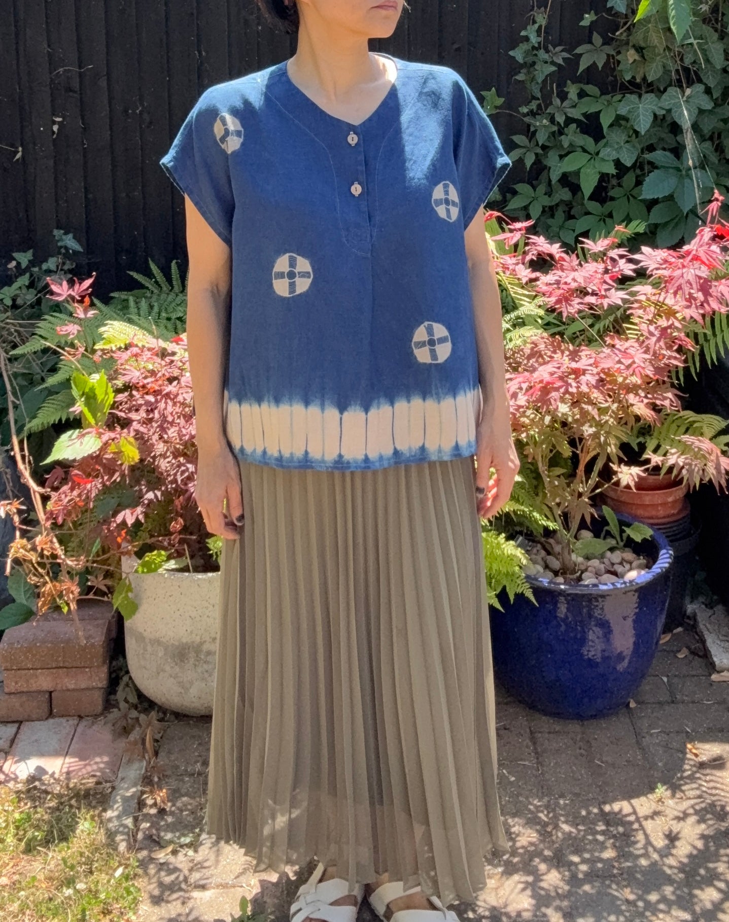 Juji - Irish linen pullover shibori dyed with organic indigo