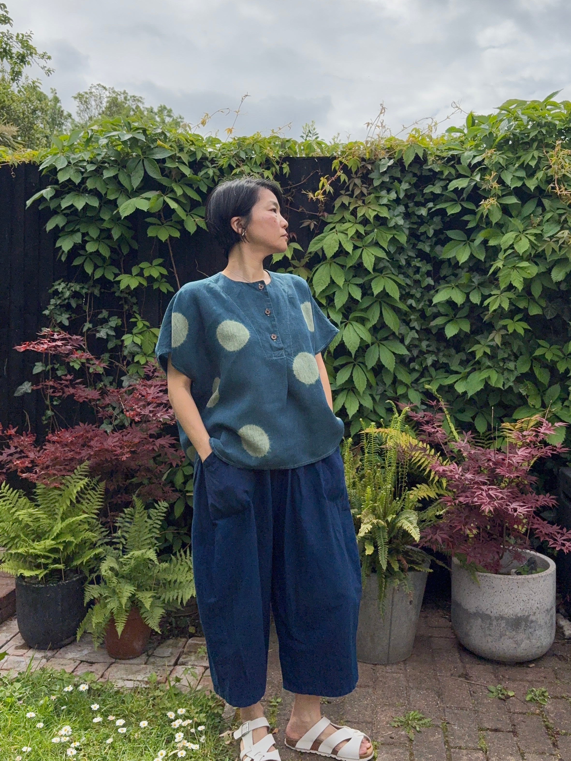 Maru Midori  - Green cross Irish linen pullover shibori dyed with organic indigo