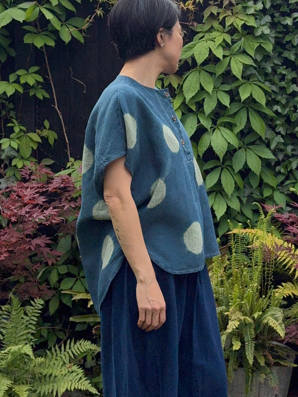 Maru Midori  - Green cross Irish linen pullover shibori dyed with organic indigo
