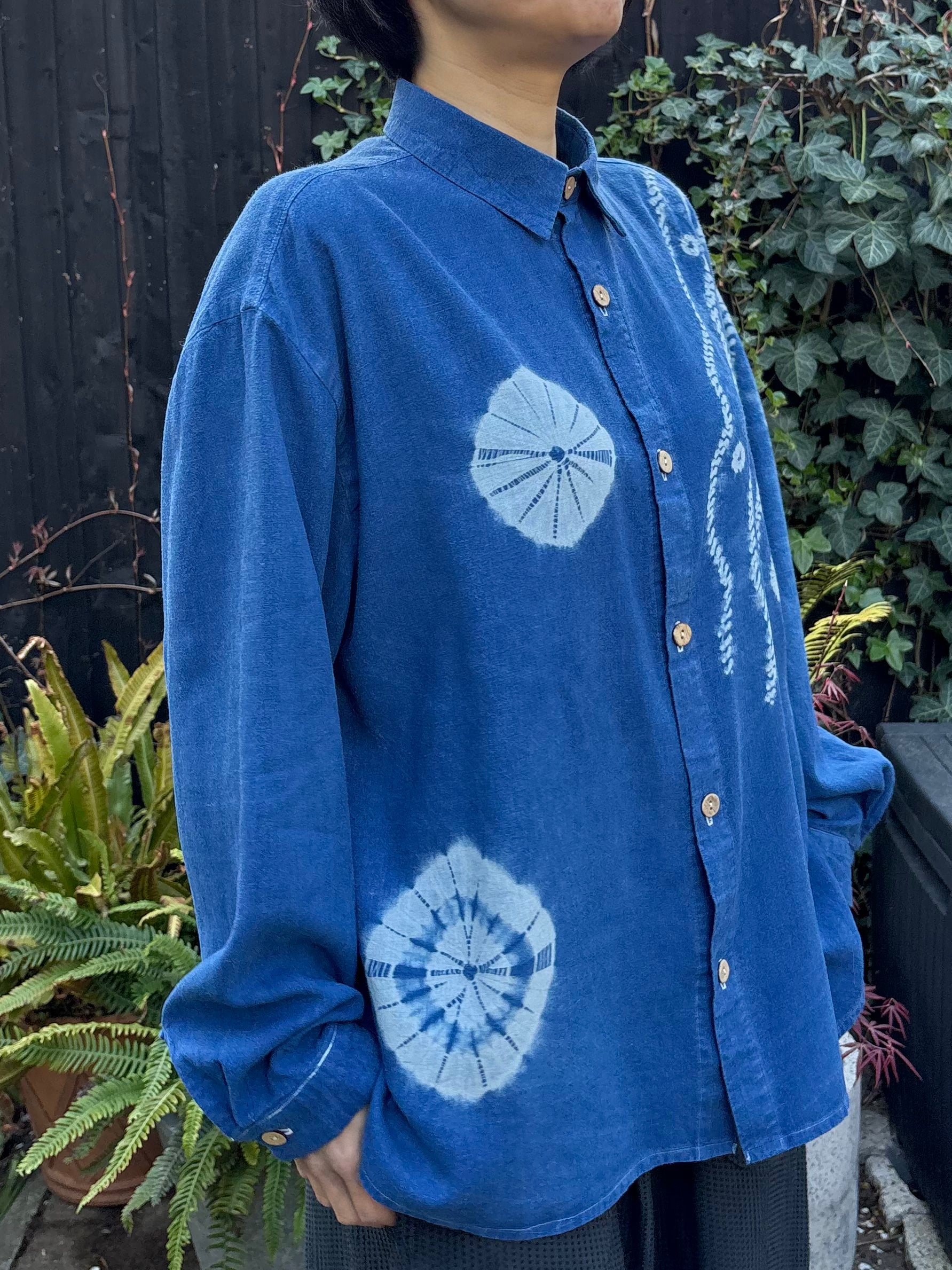 Willow and Spiders - Bamboo Linen blend Shirt Shibori dyed with organic indigo Men's L
